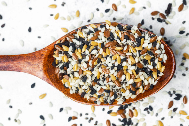 Semi di lino ed olio di semi di lino: la guida completa a proprietà, benefici e utilizzo corretto