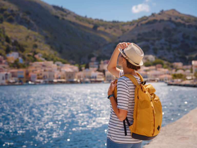 Viaggiare e dormire (quasi) gratis con il CouchSurfing — e non solo