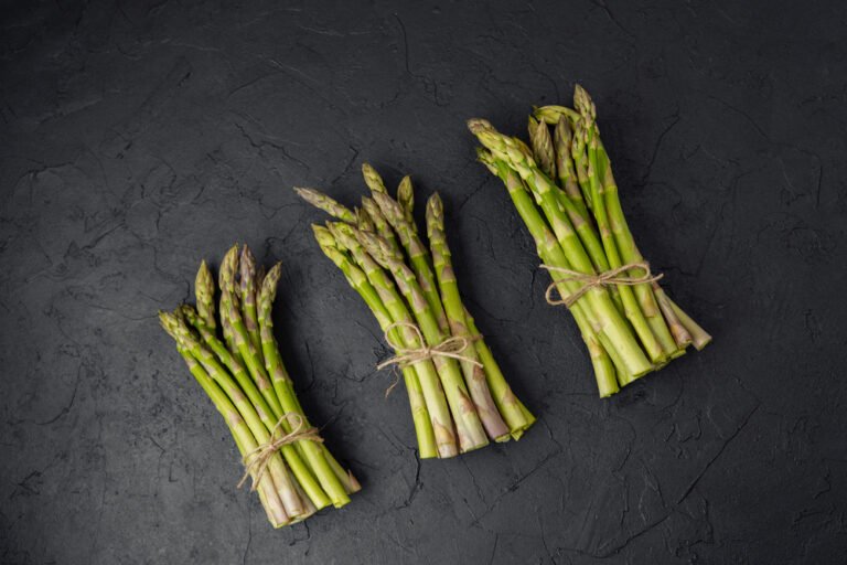 Asparagi selvatici: proprietà, benefici e come usarli in cucina